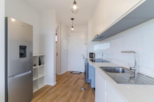 Fenix Iii Ac, Parking & Near Beaches