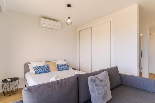 Fenix Iii Ac, Parking & Near Beaches