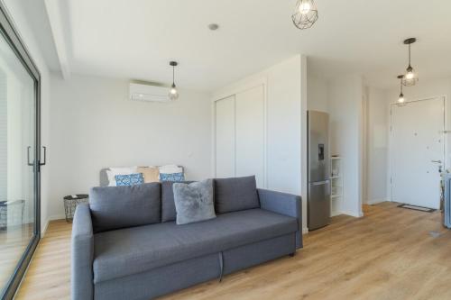 Fenix Iii Ac, Parking & Near Beaches