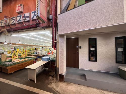 商店街内 步行4分钟到蒲生四丁目站 5分钟大阪城公园 15分钟心斋桥 购物餐饮超市药妆一应俱全