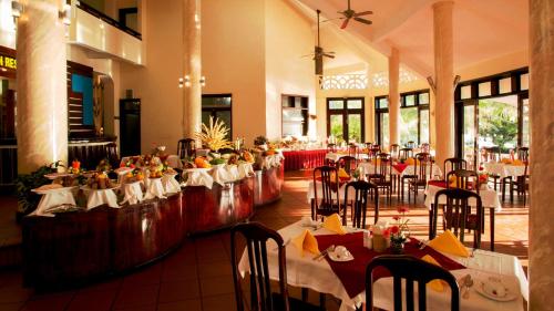 Restaurant o un lloc per menjar a Golden Coast Resort & Spa