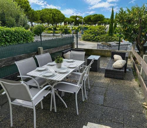 Jardins du Port B1019 Studio RDC clim loggia parking Wi-Fi piscine
