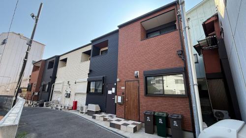 LEON RESORT Osaka bay Max10 people USJ 5min Namba 12min Osaka Sta 5min Shinsaibashi Osaka Castle 14min Chidoribashi Station 5min walk Best Location USJ5分 なんば12分 大阪駅5分 千鳥橋徒歩5分 心斎橋大阪城14分