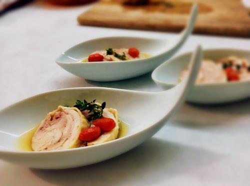 Makanan di atau berdekatan rumah tamu ini