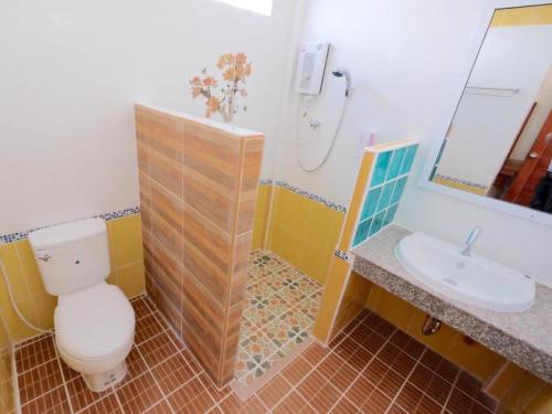 a bathroom with a toilet and a sink at Prakaithong hotel in Amphoe Sawang Daen Din