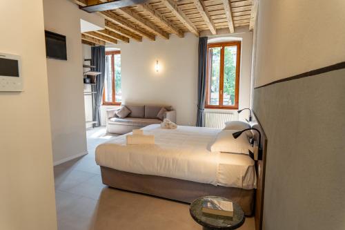 a bedroom with a bed and a couch in a room at Montenero City Rooms in Verona