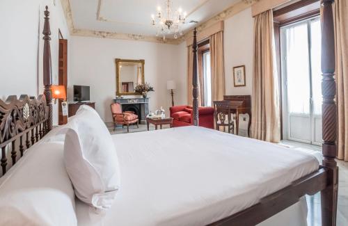 Una cama o camas en una habitación de Hotel Duques de Medinaceli