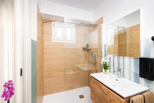 a bathroom with a sink and a shower at Le 3 Viste B&B in Vieste