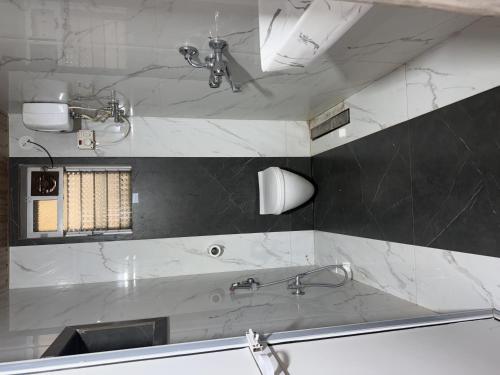 a bathroom with a sink and a white counter top at SeaBreeze in Bārsiv