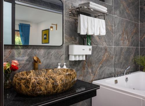 a bathroom with a large bowl sink on a counter at CATBA HEVEN HILLs in Xuan Dam