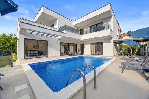 Modern Vila Tamara in Medulin by Istrabook