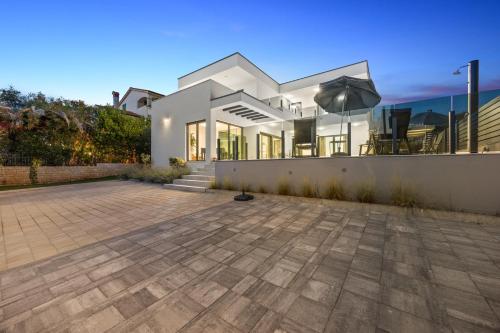 Modern Vila Tamara in Medulin by Istrabook