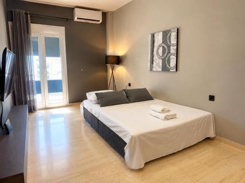 ES Apartments ARION-Luxury King Bed-Sleeps 4-City Center