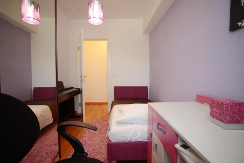 En eller flere senger på et rom på Base Bridge Apartment - Zadar City Centre - Free parking