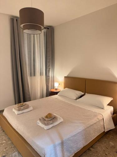 a bedroom with a bed with two towels on it at Le Quattro Porte in Marsala
