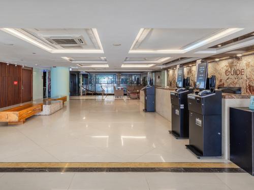 a lobby of a office building with a lobby at Guide Hotel Taipei Bade in Taipei