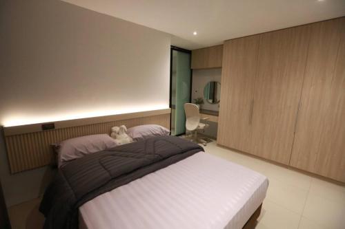 a bedroom with a bed with a teddy bear on it at BaanTip​ HomeStay in Amphoe Phra Khanong