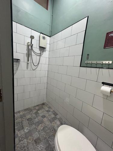 a bathroom with a toilet and a mirror at Island House Rentals 40 in Ko Samed