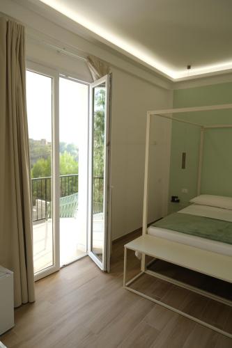 a bedroom with a bed and a balcony at Gegè Relais in San Corrado di Fuori