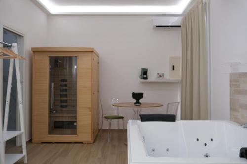 a room with a bath tub and a table at Gegè Relais in San Corrado di Fuori