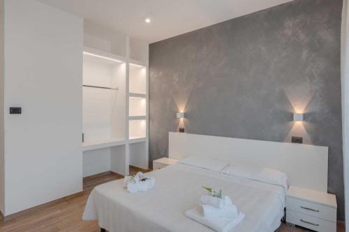 a bedroom with a white bed with two white towels at Hotel IL MORO in Roseto degli Abruzzi