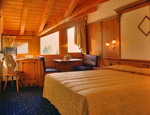 Llit o llits en una habitació de Albergo Garnì Maso Mistrin