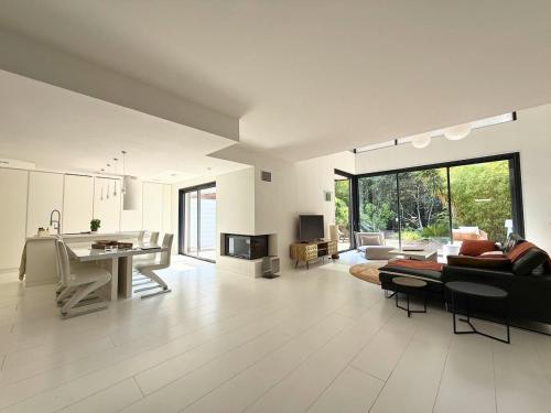 Villa d'architecte, Proche Mer & Cadre Verdoyant