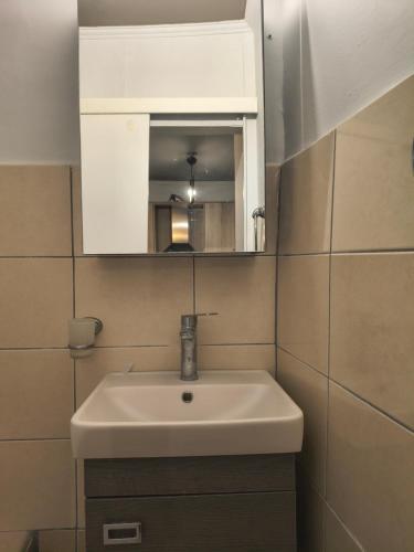 Walk everywhere - Apartment by Liston Square