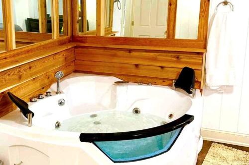 a bath tub in a bathroom with a mirror at Hot Tub 5 beds in Moorhead