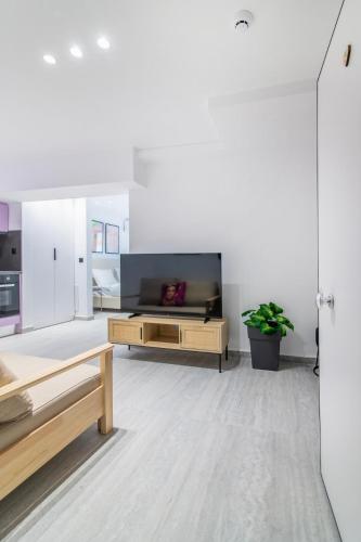 Jia Modern Studio with Balcony & Close to Monastiraki