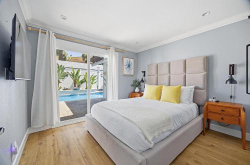 a bedroom with a large bed and a window at Laguna oasis Pool, Jacuzzi, Sauna in Laguna Hills