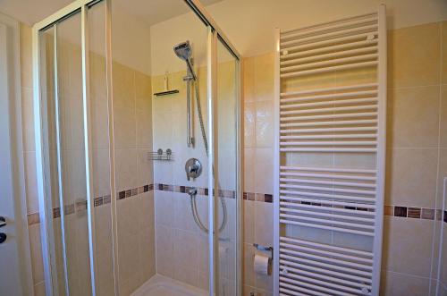 a bathroom with a shower with a glass door at Bella Casa 42 - SternenMeer in Juliusruh