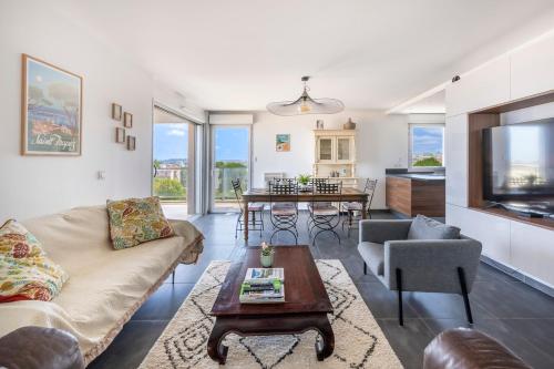 3BR Antibes Retreat Private Rooftop Pool