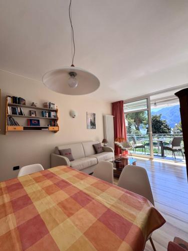 a living room with a table and a couch at Appartement Vista Lago in Riva del Garda