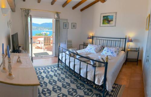 En eller flere senge i et værelse på Villa Vetricella Corse Sud