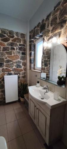 a bathroom with a sink and a mirror at Villa Sotiriou in Límni