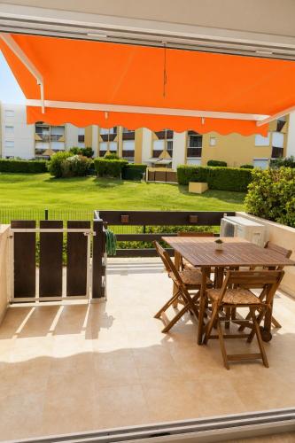 Studio rénové-clim-Terrasse & Parking- 3min plage