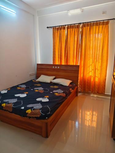 a bedroom with a bed in a room at Sheelas stay in Guruvāyūr