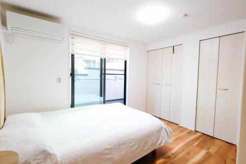 Shinjuku#ookubo#kabukicho#New built 4beds room,3 toilets, 2 shower rooms#新宿中心#大久保#歌舞伎#地铁站步行2分#新建一栋3层楼 4个卧室3个卫生间2个浴室1个客厅#高速无限制网络#智能马桶#干湿分离103