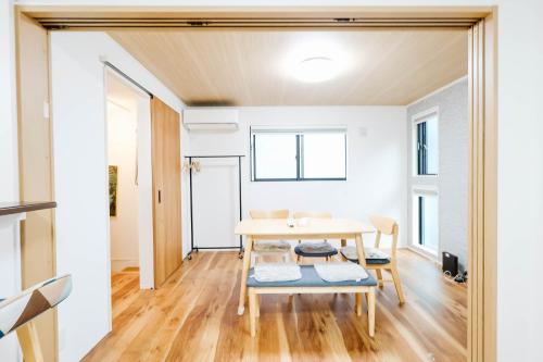 Shinjuku#ookubo#kabukicho#New built 4beds room,3 toilets, 2 shower rooms#新宿中心#大久保#歌舞伎#地铁站步行2分#新建一栋3层楼 4个卧室3个卫生间2个浴室1个客厅#高速无限制网络#智能马桶#干湿分离103