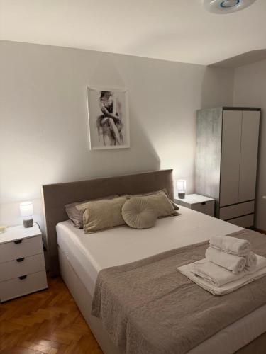 a bedroom with a bed with two towels on it at Emama Residence Mostar in Mostar