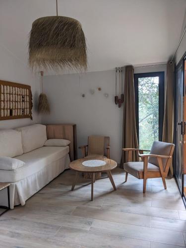 a living room with a couch and a table at Relais De Mantadia in Andasibe