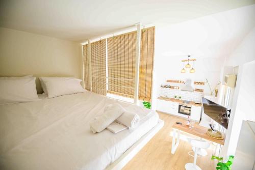 Bright Apartment Near to Metro