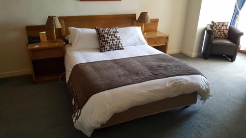 Ein Bett oder Betten in einem Zimmer der Unterkunft Lamberts Bay Hotel