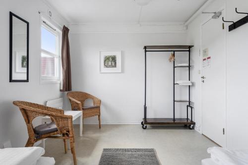 a white room with a desk and a chair at Hillesgården in Boarp