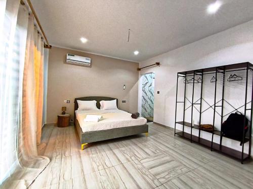 a bedroom with a bed and a large window at Luxe villa 3 chambres Somone in Somone