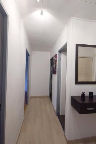 Cozy apartment with AC, parking and terrace