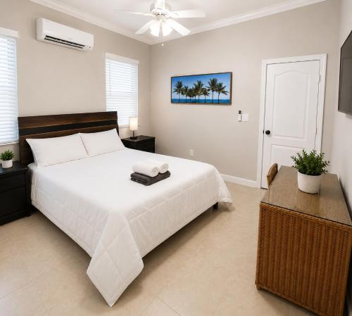 a bedroom with a white bed and a ceiling fan at The Garden, Miami Lakes in Miami Lakes