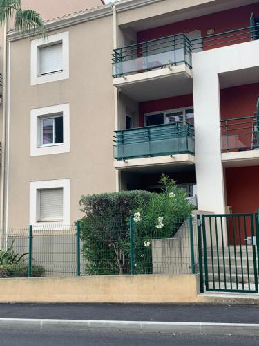 Location T2 Cabine Cosy dans Résidence sécurisée avec la climatisation, accès piscine, une place de parking privé