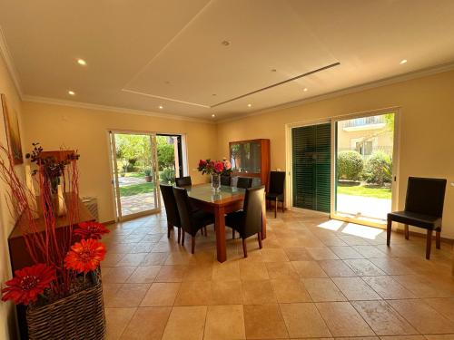 Laguna Villa com piscina privativa em Vilamoura
